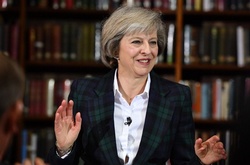 Букмекери на відміну від соціологів прогнозують партії Терези Мей більшість у парламенті Британії
