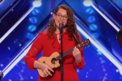 Глухая девушка очаровала судей своим пением на талант-шоу