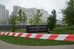 Поліція перекваліфікувала вибух біля посольства США на злісне хуліганство