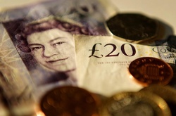 Вибори у Британії: Фунт впав після оголошення даних екзит-полів