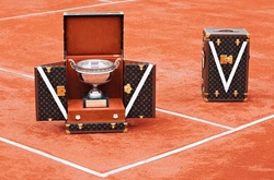 Louis Vuitton создал кофр для легендарных кубков Ролан Гаррос