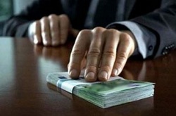 Прокуратура Львівщини розпочала розслідування щодо податківця на Maserati