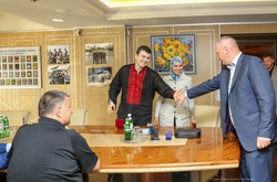 Зустріч Адама Осмаєва і Аміни Окуєвої з главою МВС Арсеном Аваковим і керівником Нацполіції Сергієм Князєвим