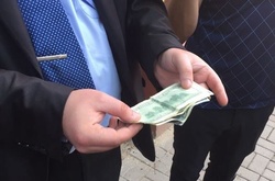 У мерії Чернівців завівся хабарник, але СБУ його викрила і затримала