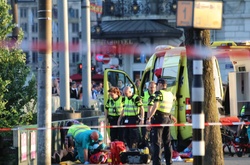 В Амстердамі автівка в'їхала у натовп людей