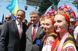 Кіска та Порошенко