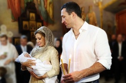 Як Кличко і Марченко дочку Шуфрича хрестили. З’явилися нові фотографії