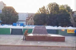 На Одещині демонтували пам’ятник Котовському, чиє тіло досить лежить у мавзолеї