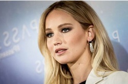 Самолет Дженнифер Лоуренс совершил экстренную посадку после отказа двигателей