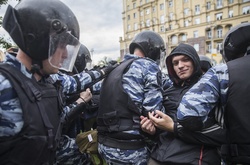 У Москві кількість затриманих на мітингу зросла до 679 осіб