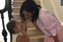 Виктория Бекхэм опубликовала трогательную фотографию с дочкой