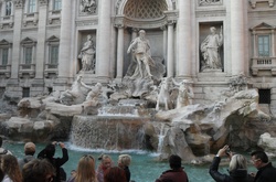 Мерія Риму встановила штрафи за купання в історичних фонтанах
