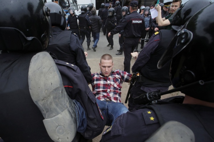 Євросоюз закликав Росію звільнити учасників акції протесту