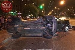 На столичній Оболоні зіштовхнулися три автомобілі, є поранений