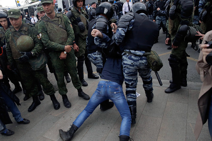 Протести в Москві: поліція затримала 136 неповнолітніх