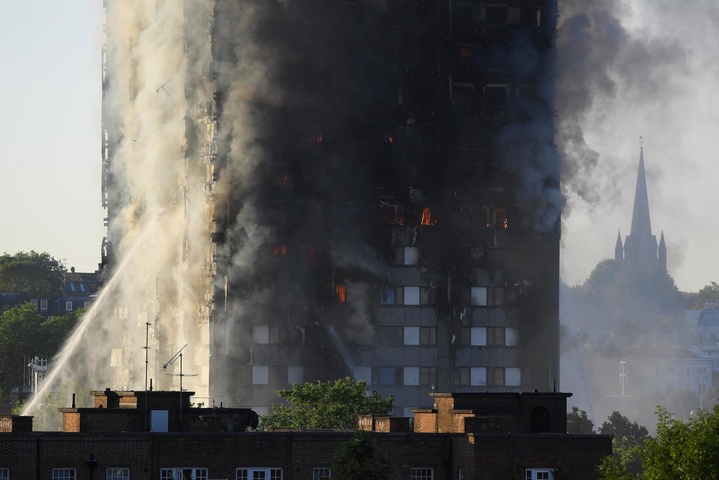 В результаті пожежі в Лондоні постраждали щонайменше 30 людей