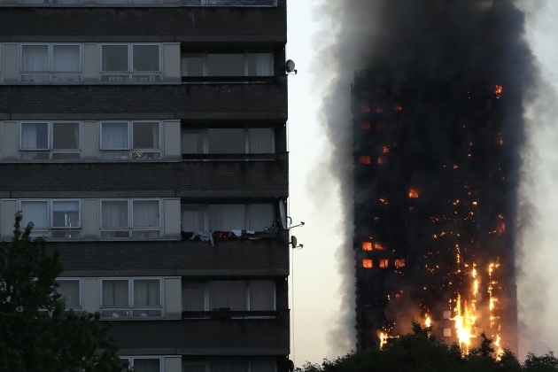 Кількість постраждалих під час пожежі в Лондоні перевищила півсотні