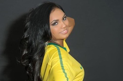 Участницы конкурса «Мисс Бум-Бум» выставили напоказ пышные ягодицы