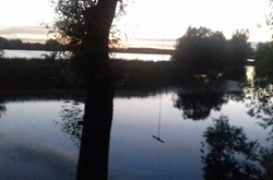 На Київщині загинули дві дівчинки під час катання на «тарзанці»