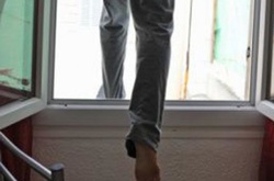 У львівській лікарні пацієнт викинувся з вікна