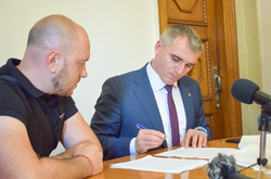 Миколаївському меру-стрибуну вручили протокол про адмінпорушення