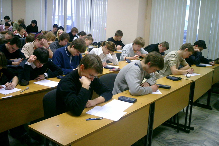 Тести ЗНО з української мови і літератури провалили 8% учасників, з математики – 16%
