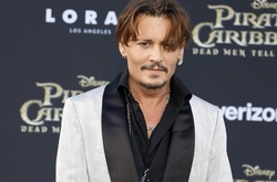 Джони Депп тяжело переживает помолвку Эмбер Херд