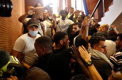  Демонстранти захопили будівлю адміністрації району Кенсінгтон і Челсі 