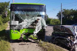 Іномарка врізалась у тролейбус у Харкові