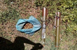 На Донеччині затримали чоловіка, який хотів продати гранатомети та набої