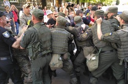 На Банковій мітингувальники побилися з поліцією