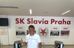 Руслан Ротань прибув до Праги і пройде медогляд у «Славії»
