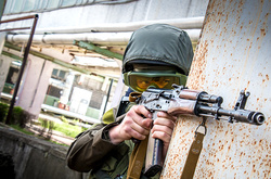 У Борисполі військовий підстрелив  цивільного, який нібито вдерся на військовий об'єкт