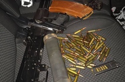 Правоохоронці затримали в столиці банду, яка продавала зброю з АТО