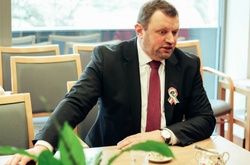 Посол Угорщини в Україні Ерно Кешкень