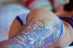 Красота и вульгарность. Интимные снимки девушек, забитых татуировками