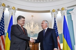 Порошенко і Тіллерсон обговорили шляхи надання оборонної зброї для України