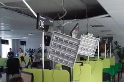 У новому сервісному центрі МВС у Києві обвалилася стеля (фото)