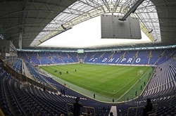 Базу та стадіон «Дніпра» продадуть на аукціоні через борги Коломойського