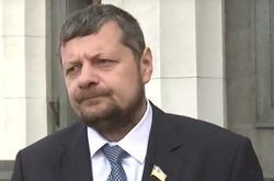 Мосійчук пожалівся на озброєних людей, які виганяють радикалів з офісу партії  