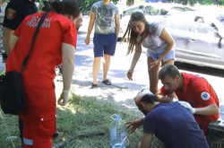 Двоє молодиків в Одесі жорстоко побили перехожих арматурою та камінням