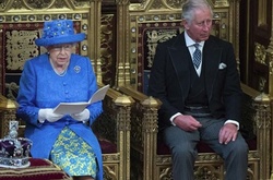 В шляпке Елизаветы II увидели скрытую поддержку Европейского союза