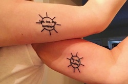 Нерозривний зв'язок: парні татуювання матері і доньки