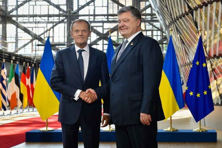 Туск у Брюсселі звернувся українською: «Українці заслуговують на визнання Європою своїх заслуг»
