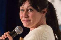 Шэннен Доэрти отращивает волосы после ремиссии рака