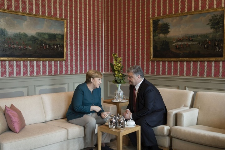 Стали відомі теми розмови Порошенка з Меркель