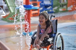 Нам и не снилось: В Техасе создали первый в мире аквапарк для детей-инвалидов 