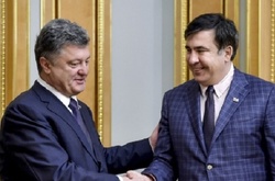 Порошенко натякнув, що Саакашвілі пора вже їхати з України