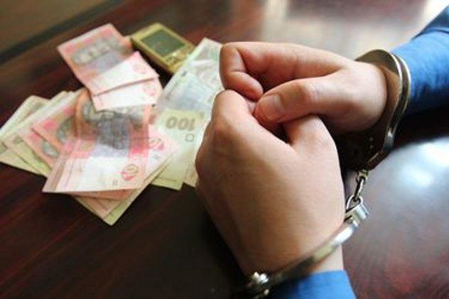 Генпрокуратура вручила підозру в хабарництві трьом чиновникам ДФС
