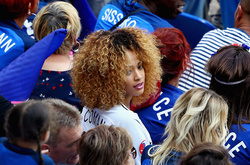 Девушки футболистов, впечатляющие своими прическами